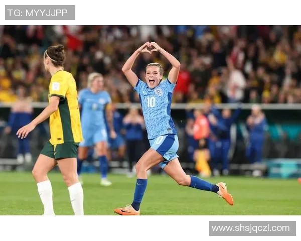 足球明星女性版写真展示展现她们的风采与魅力的精彩瞬间